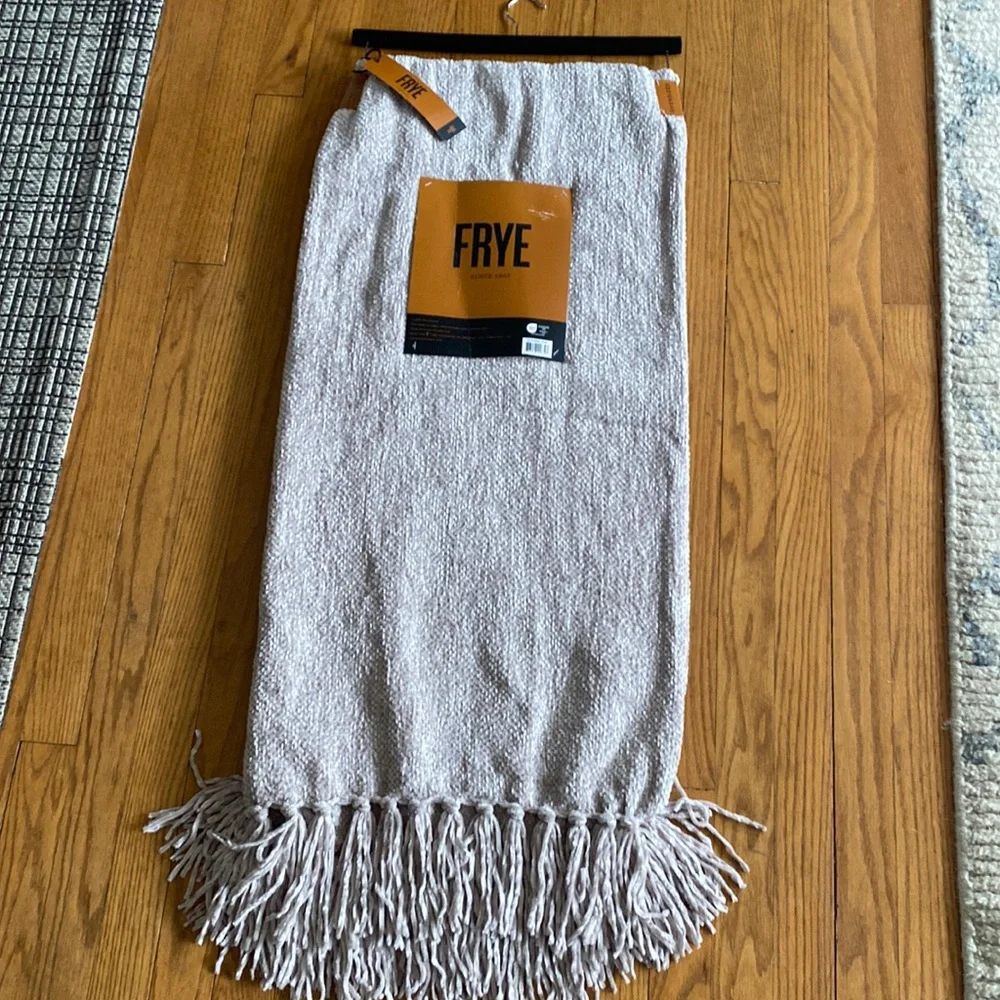 Frye chenille fringe throw NWT - Picture 1 of 6